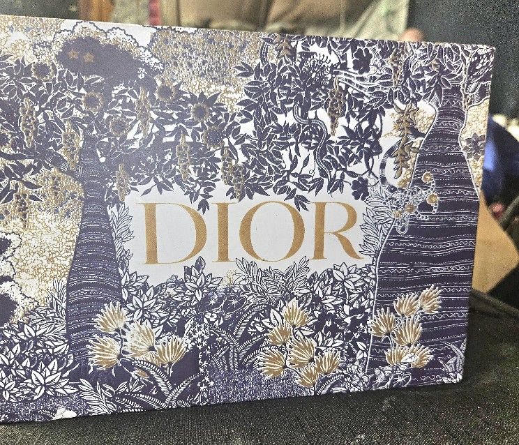 Christian Dior $800