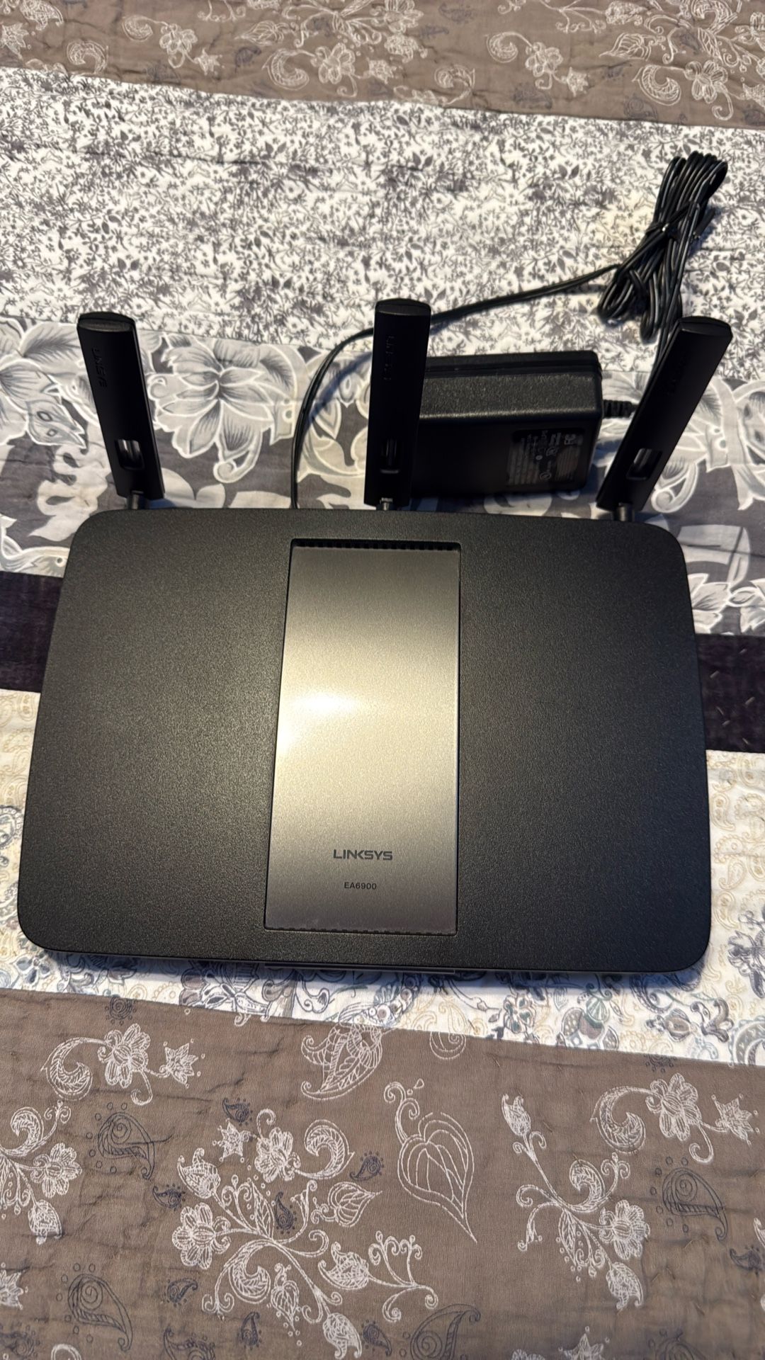 Linksys EA6900 V1.1 Dual Band WiFi 2.4 GHz And 5 GHz AC Router