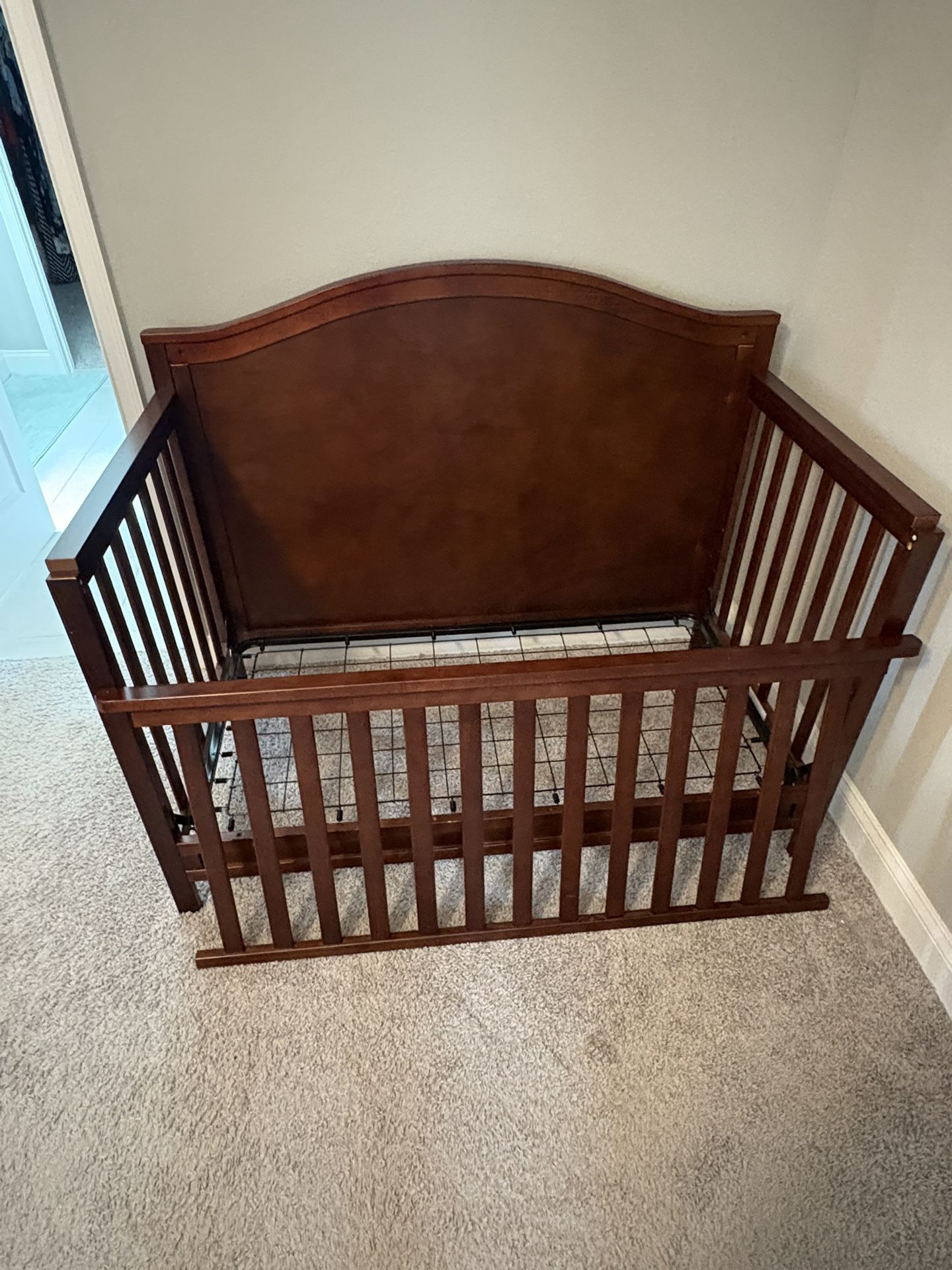 DaVinci Charlie 4-in-1 Convertible Crib