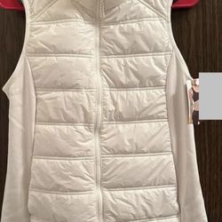 Avia Quilted Puffer Vest with hoodie and pockets - Vivid White - women’s size XS (0-2) - new with tags - $10 (originally $20)