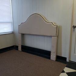 Headboard - can DELIVER almost anywhere for $20 extra - gently used and in very good condition 😍