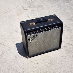 FENDER Frontman 25R PR 498