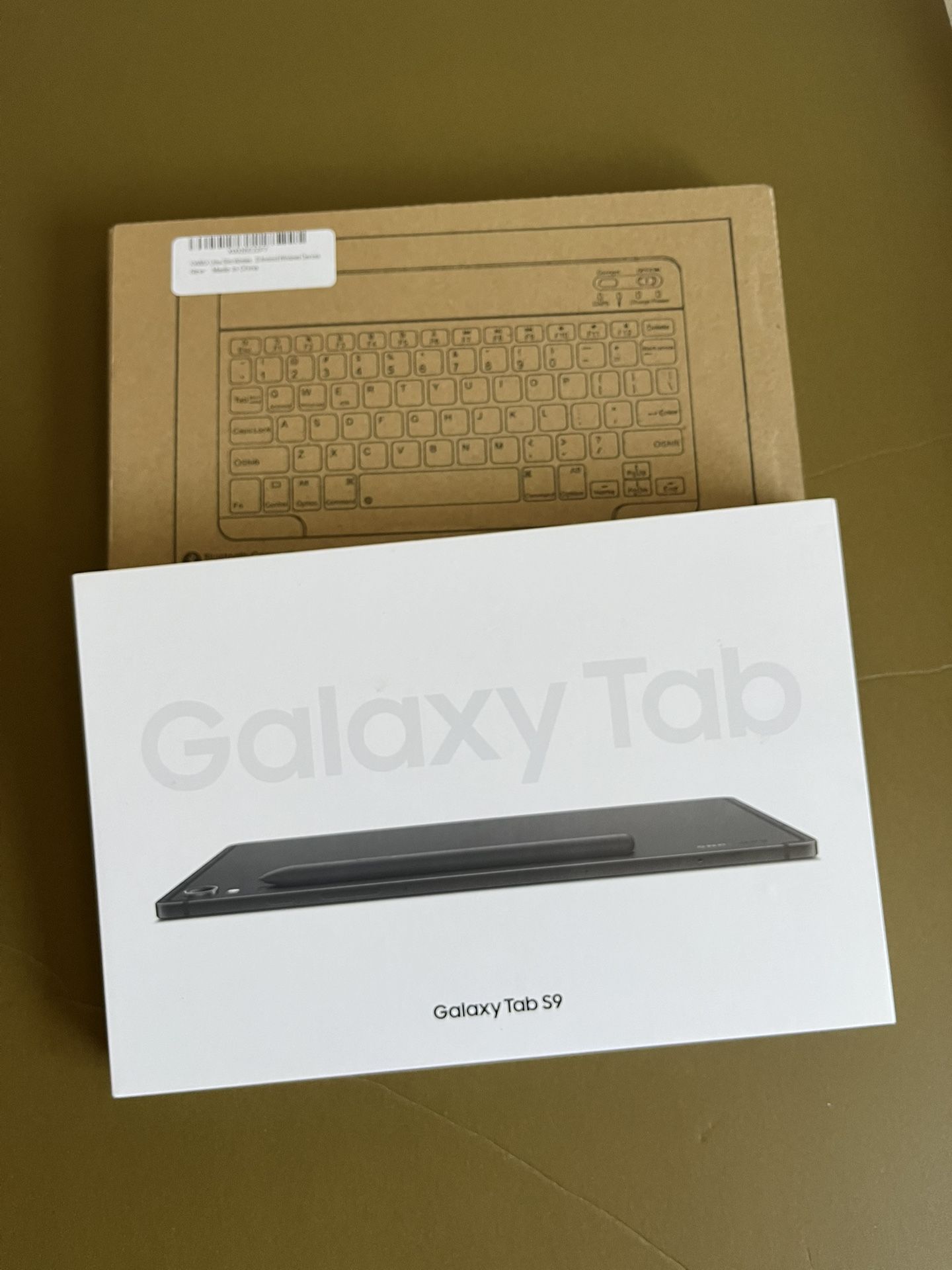 Samsung Galaxy Tab S9 (2023 Model / Super Amoled Screen) 128GB Brand new sealed with keyboard 