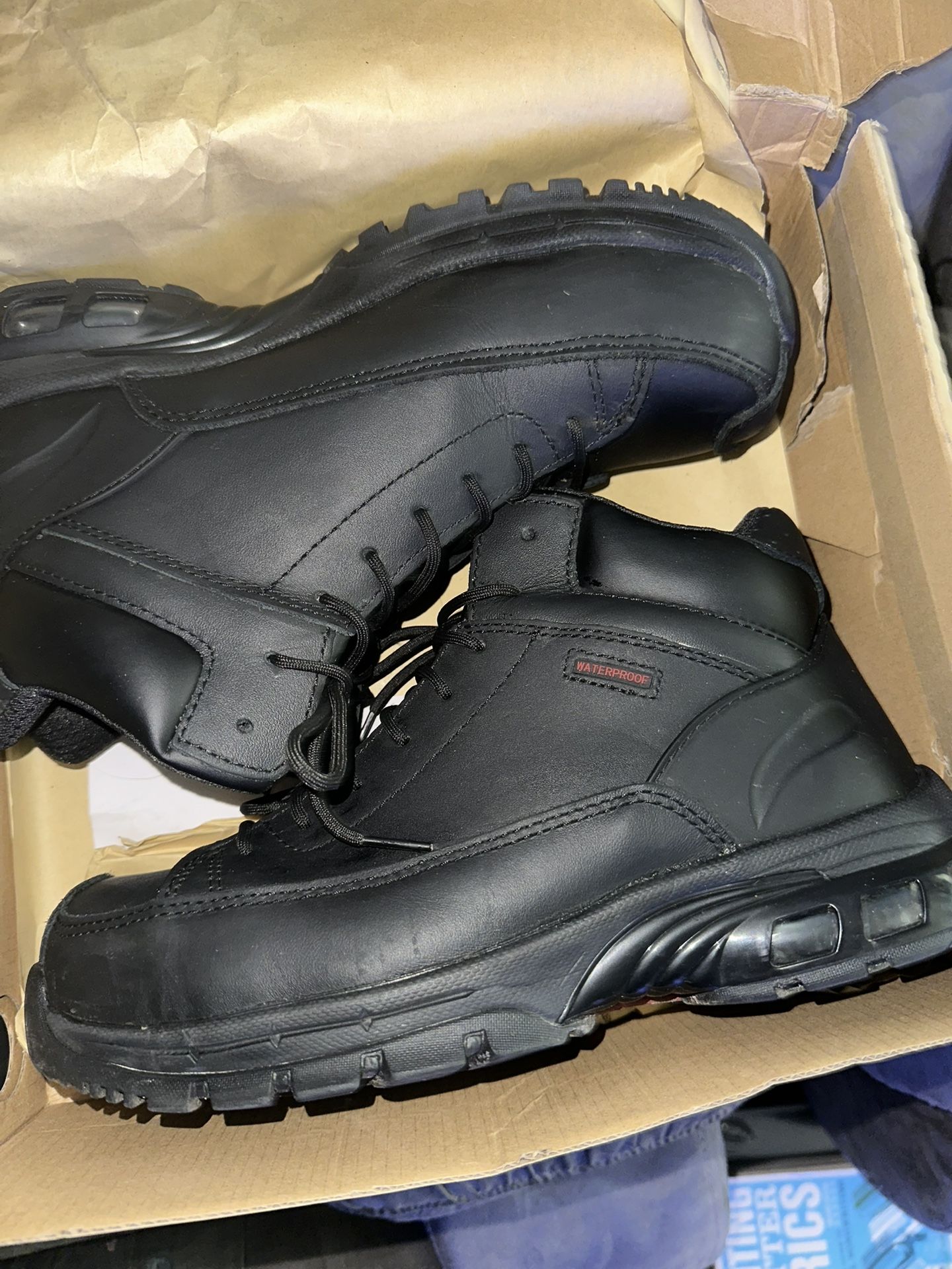 Avenger Work Boots Size 10. 35$