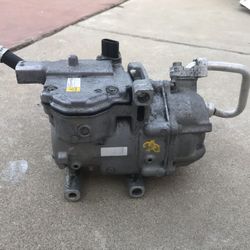 2012-2017 Toyota Prius C AC Compressor Unit