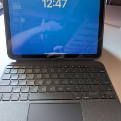 10th Generation iPad With Cellular And Keyboard Case
