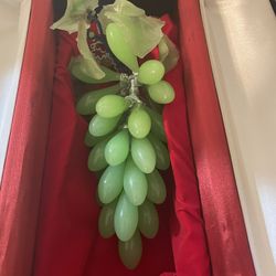Viny Jade Grape Cluster with Carved Jade Leaves