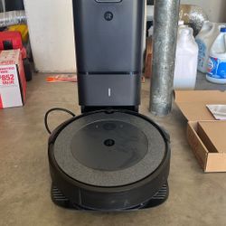 iRobot Roomba Vacuum i3