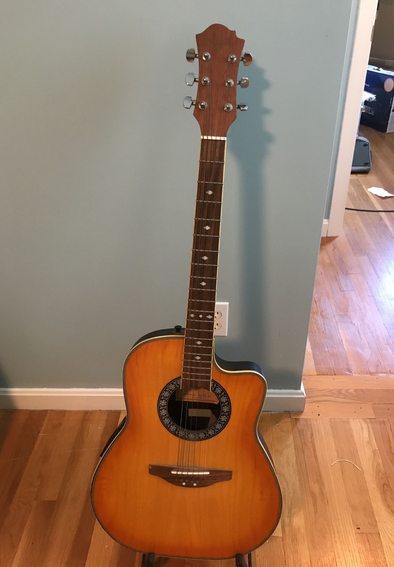 Agile Acoustic/electric Guitar (Ovation Style)