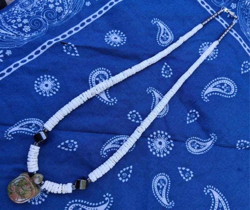 Men's White Clam Shell Necklace