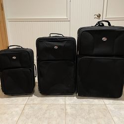 American Tourister wheeled 3 piece set
