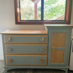 Changing Table - Safari