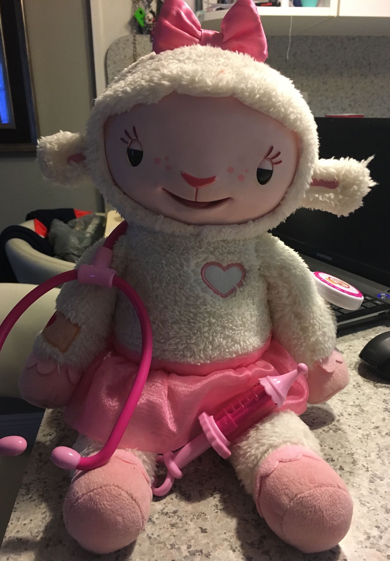 Disney Take Care of Me LAMBIE - Doc Mcstuffins