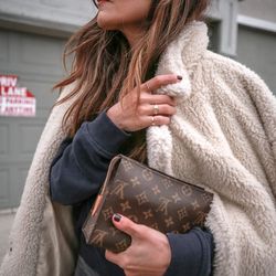 New Condition Original Louis Vuitton Toiletry 19