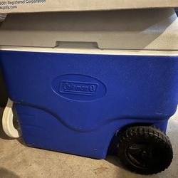 40 Quart Wheeled Cooler 