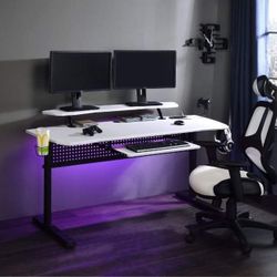 LED LIGHT BLACK / WHITE GAMING DESK CHARGING PORT