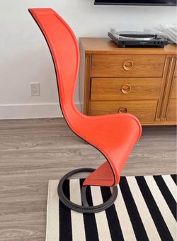 Tom Dixon S-Chair – Iconic Modern Design