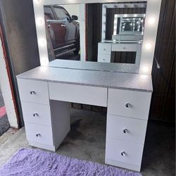 Makeup vanity desk