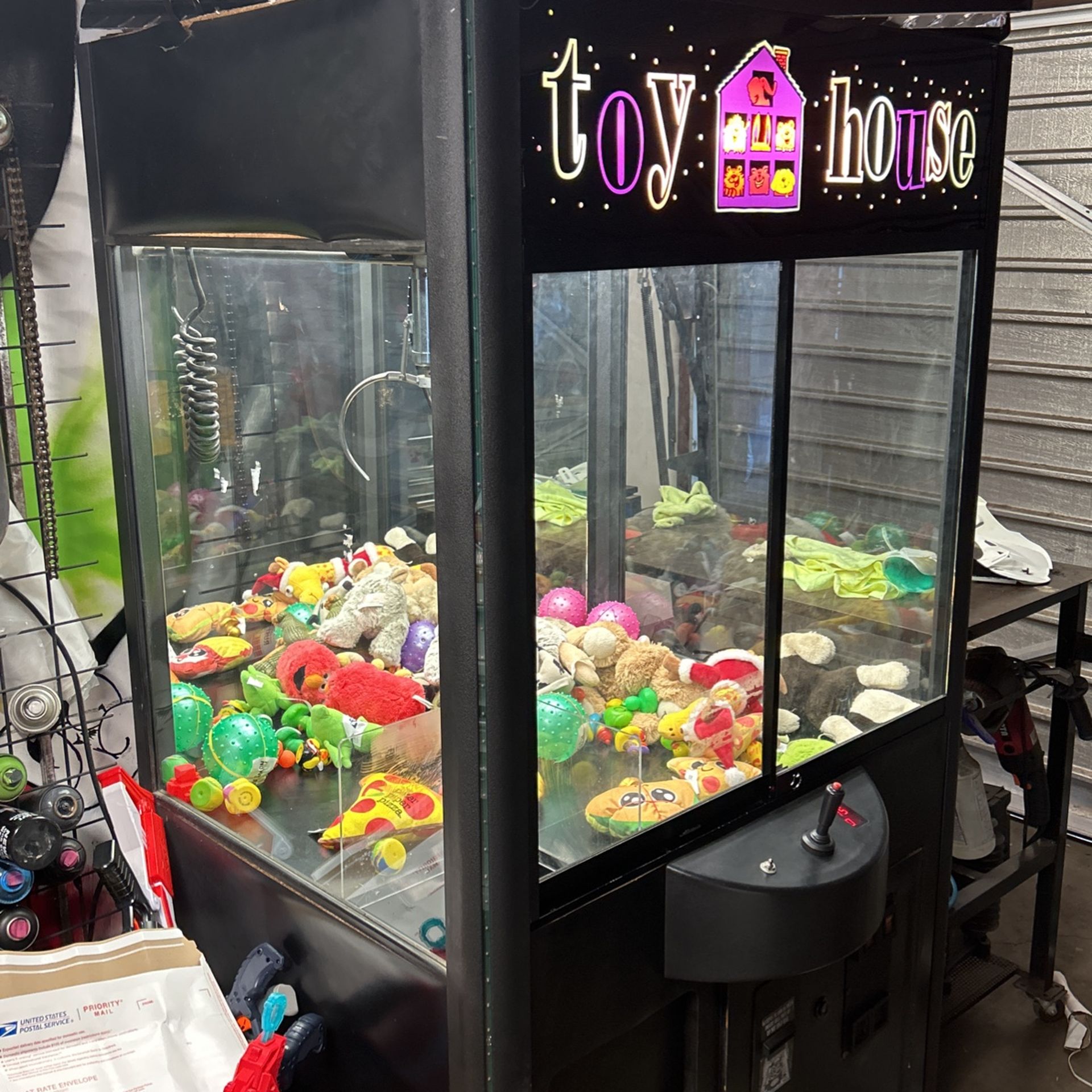 Toy House Claw Machine
