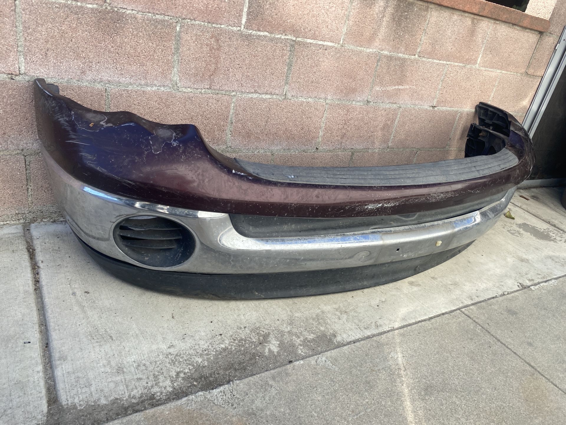 02-05 DODGE RAM OEM FRONT BUMPER WITH METAL BRACE COVER $300