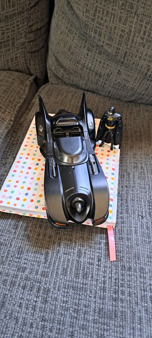 1989 BATMOBILE and BATMAN 