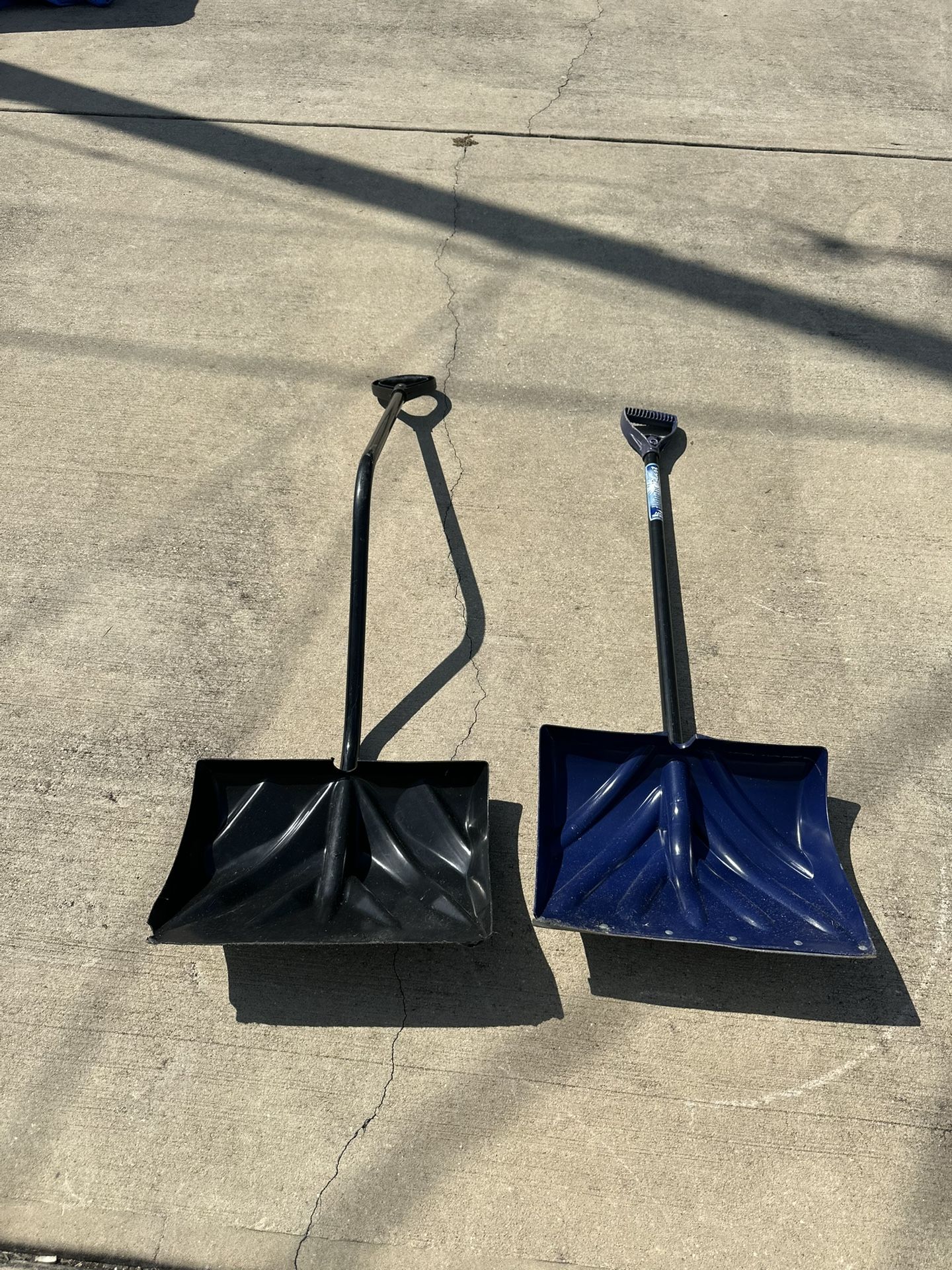 Arctic Blast Ergonomic Poly Snow Shovel