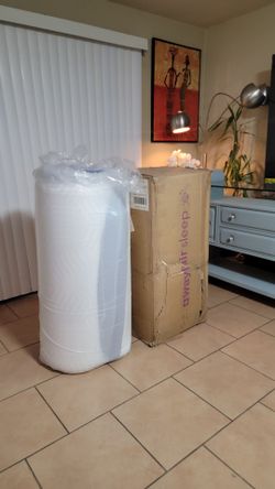 BRAND NEW KING SIZE 14 INCHES MEMORY FOAM MATTRESS FOR SALE! IN EXCELLENT CONDITION, FREE DELIVERY