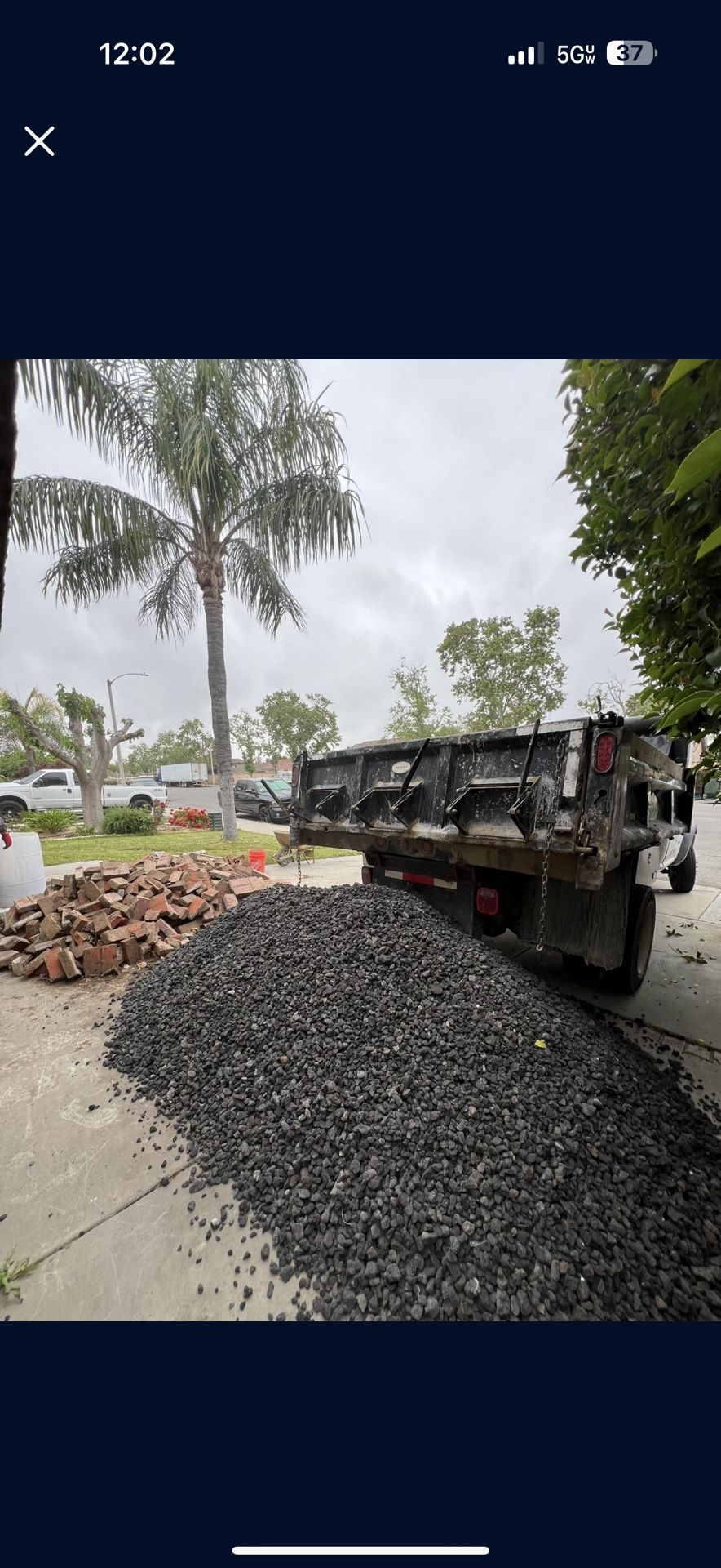 Dump truck