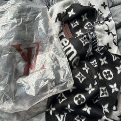 Supreme Loui Scarf