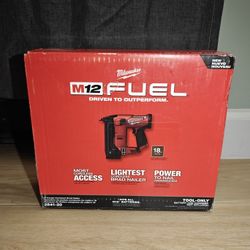 Milwaukee
M12 FUEL 12-Volt Lithium-Ion Brushless Cordless 18-Gauge 1-1/2 in. Compact Brad Nailer (Tool Only)