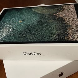 Like new iPad Pro 10.5 Inch Wi-Fi With Apple Pencil And Extra new Tips