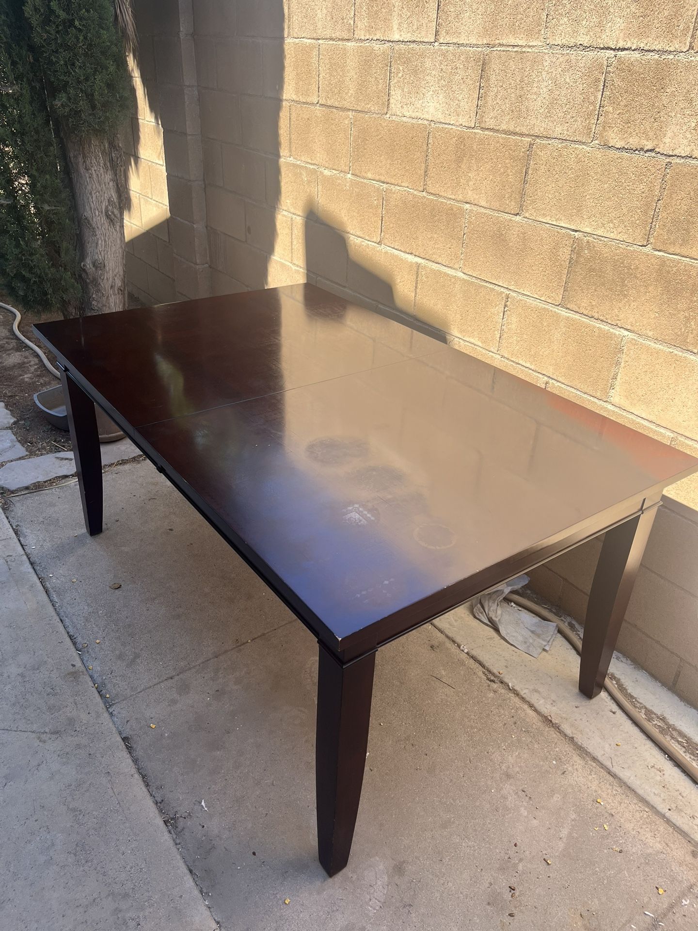 Table Set: 1 Table 6 Chairs