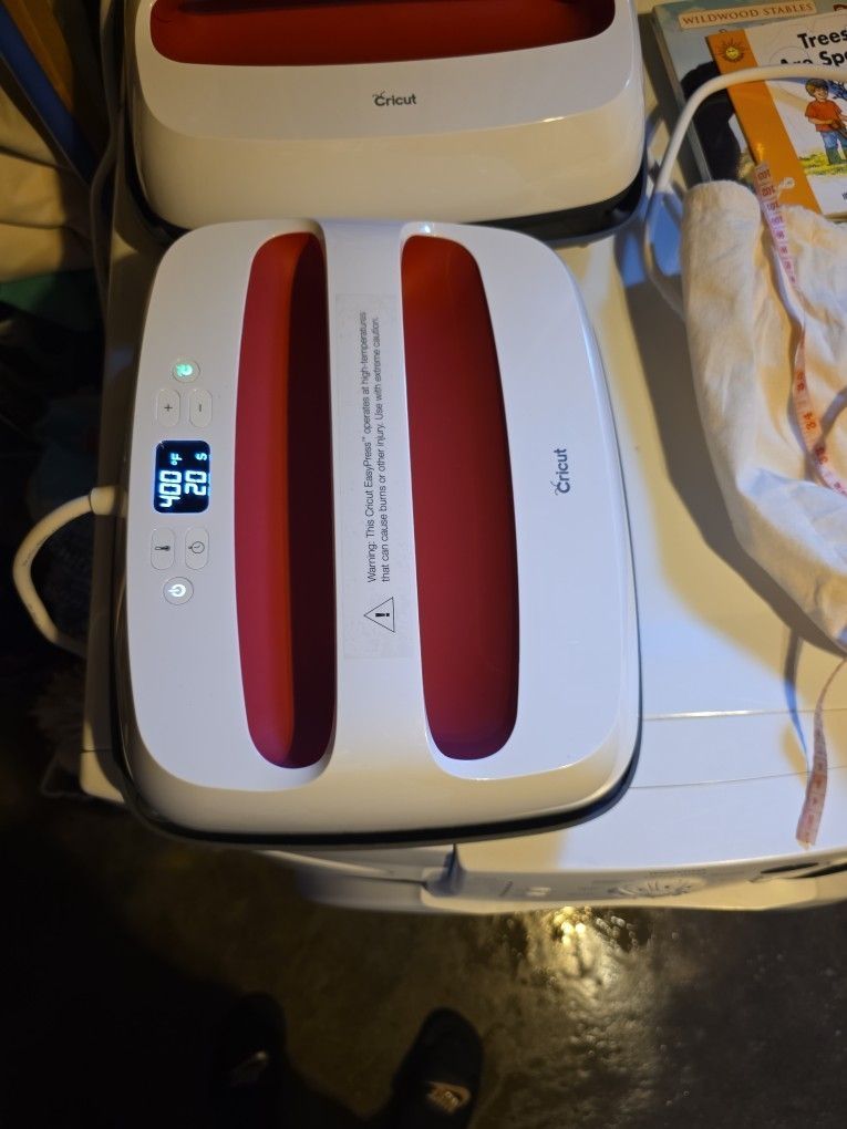 Cricut EasyPress 2, 12" x 10", Raspberry