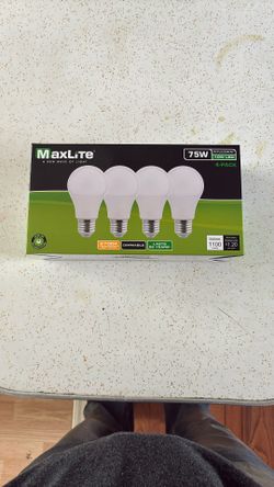 Maxlite Light bulbs 4 Pack (Unopened Like New) Pick Up today