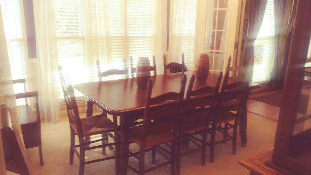 Vintage antique table with leaf seats 12