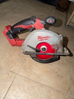 Milwaukee M18 5 3/8” saw