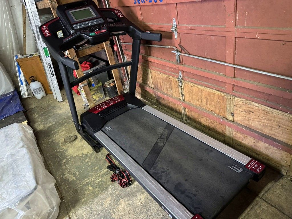 🔥 Sole F80 Treadmill - $375 (Retail $1,500+) - Victory Performance Machine! 🔥