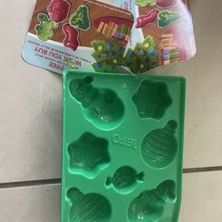4 HOLIDAY JELLO MOLDS PICK UP TODAY