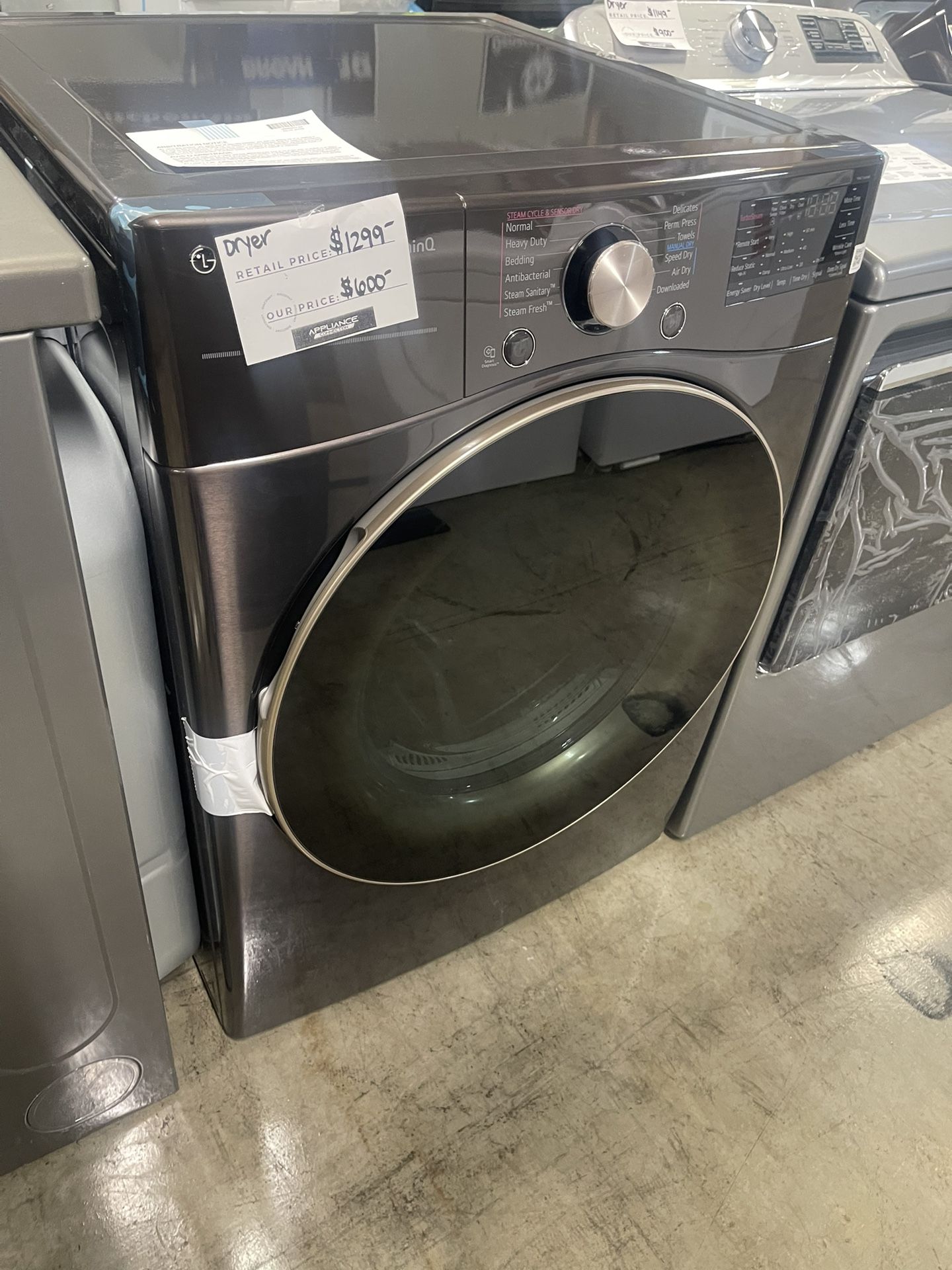 LG DRYER NEW OPEN BOX 