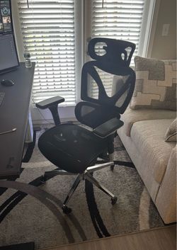 Ergonomic desk chair