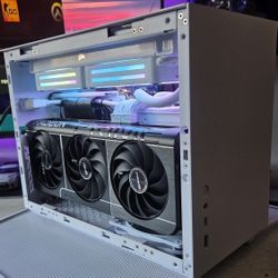 GAMING PC RYZEN 7 7800X3D WiTH RX 7900