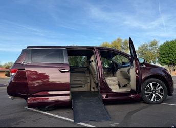 2015 Honda Odyssey handicap-accessible