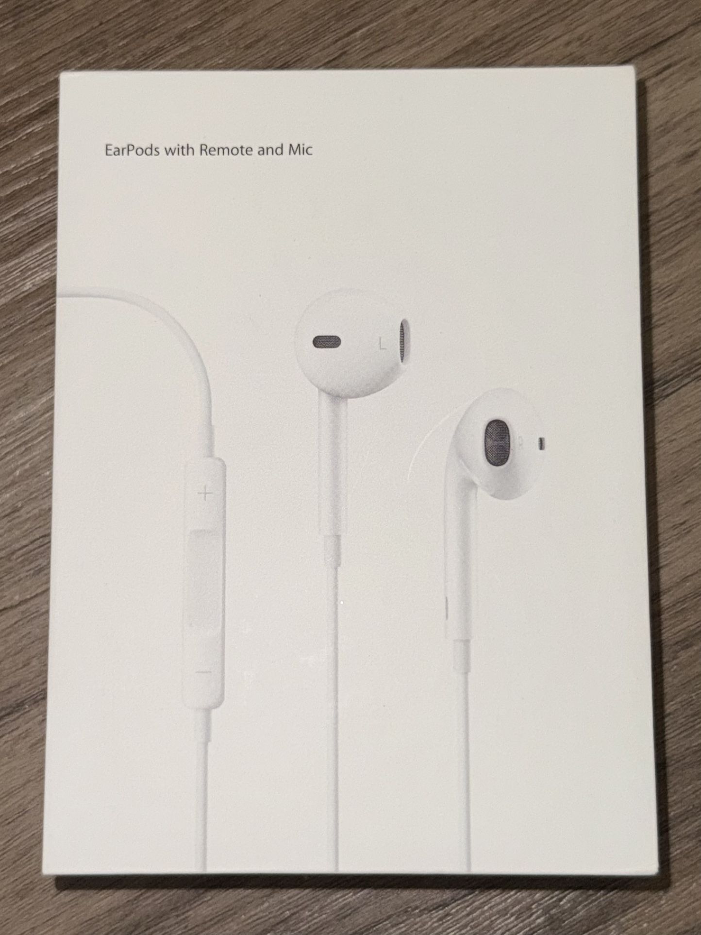 Apple EarPods with Remote and Mic (Brand New, Sealed)