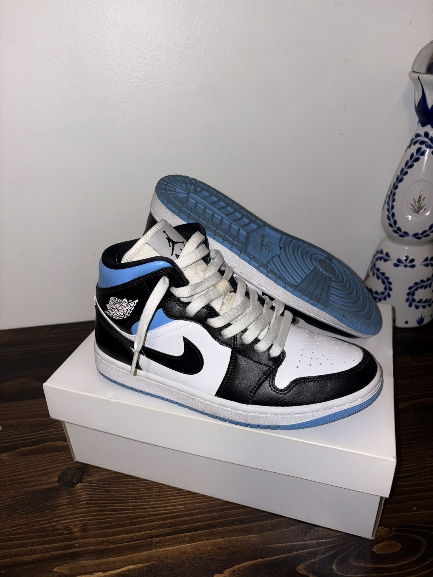 Wmns Air Jordan 1 Mid 'University Blue