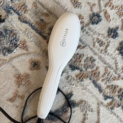 InStyler Ceramic, Professional, Heated Styling Brush!