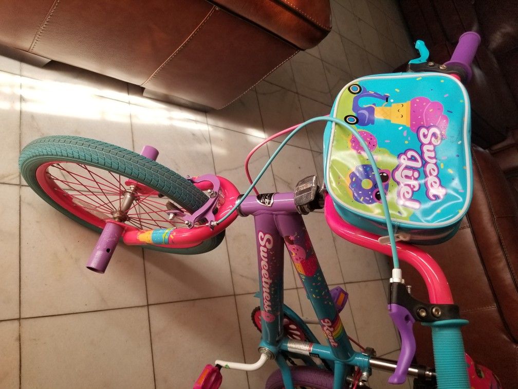 Girl Bike With Training Wheels 