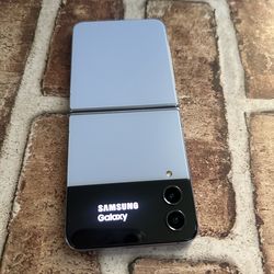 Samsung Galaxy Z Flip4 (256GB) Unlocked / Liberado