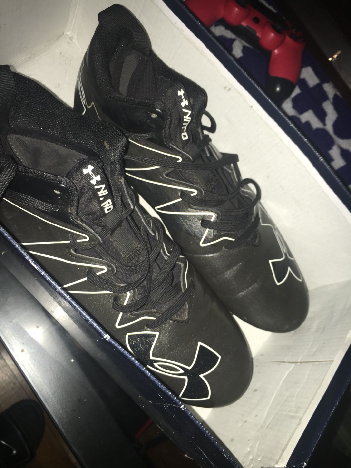 Black under armor cleats SIZE 9/5