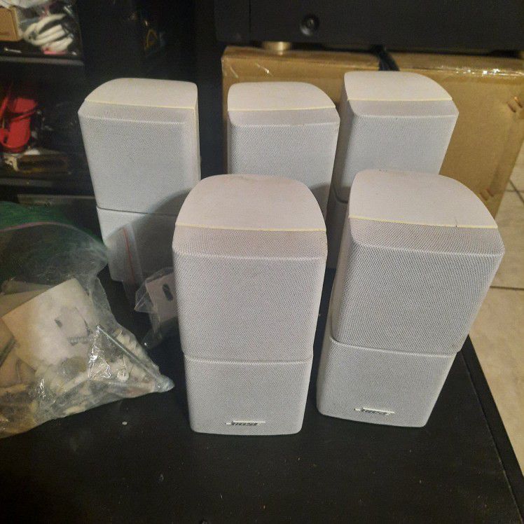 Bose Double Cube Swivel Acoustimass Surround Sound Speakers - Set of 5 white With Brackets