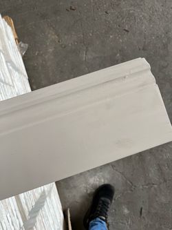 5-1/4x9/16x16 Double lip Baseboard